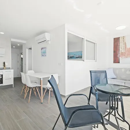 Cachirulo Deluxe 12-c Levante Apartmán *